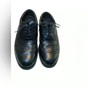 Rockport Men’s size 8.5 Black leather dress shoes
Tie